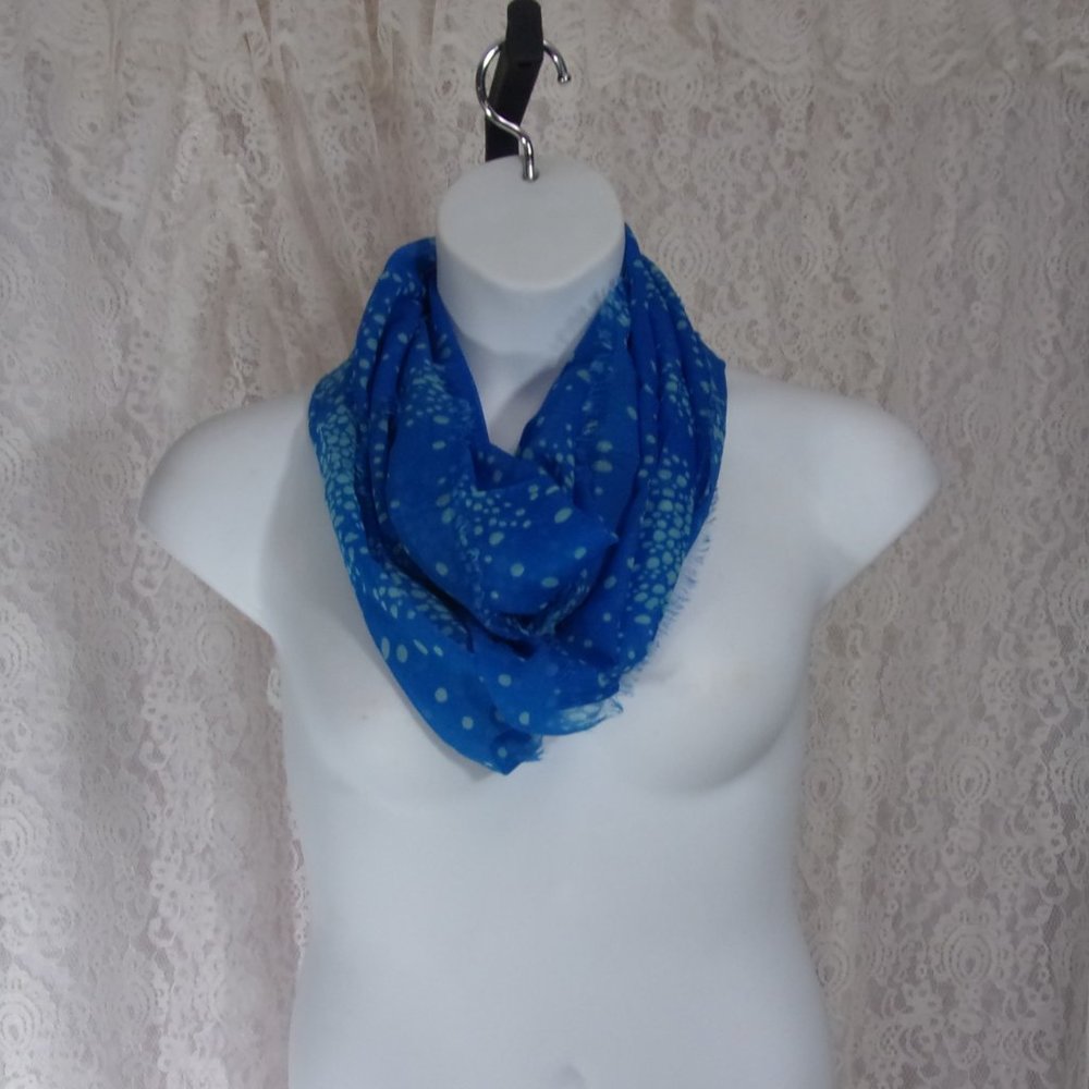 Blue Dotted Loop Infinity Scarf NWOT